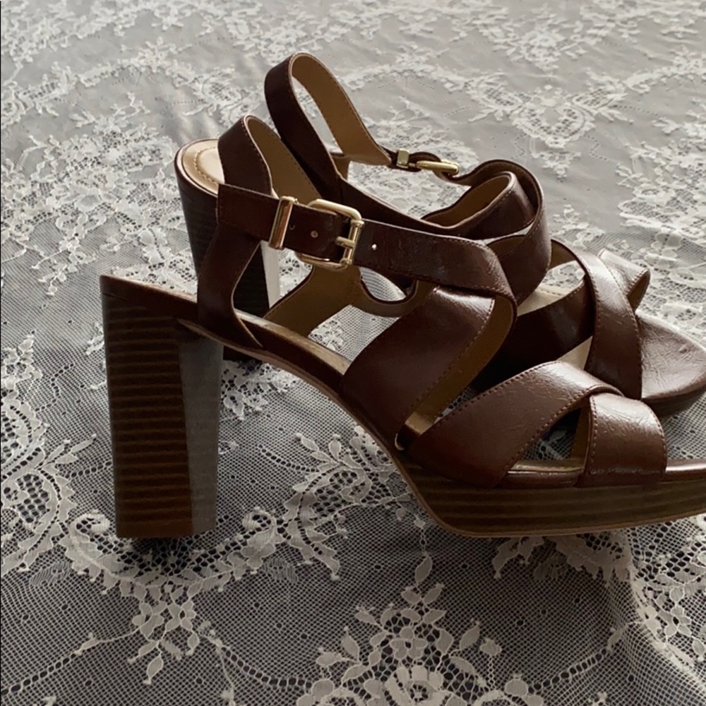 Shoe - Picture 3 of 3